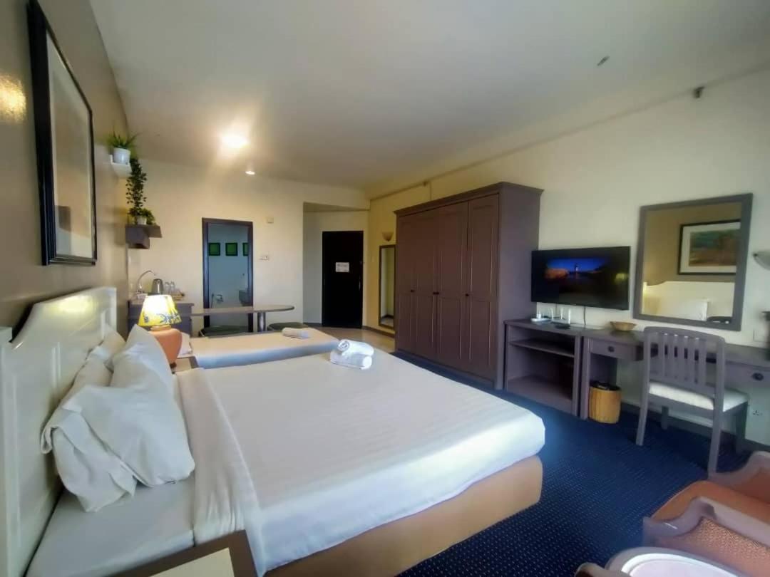 17 Jazz Sweet Beachfront Resort Танджунг-Бунга Экстерьер фото