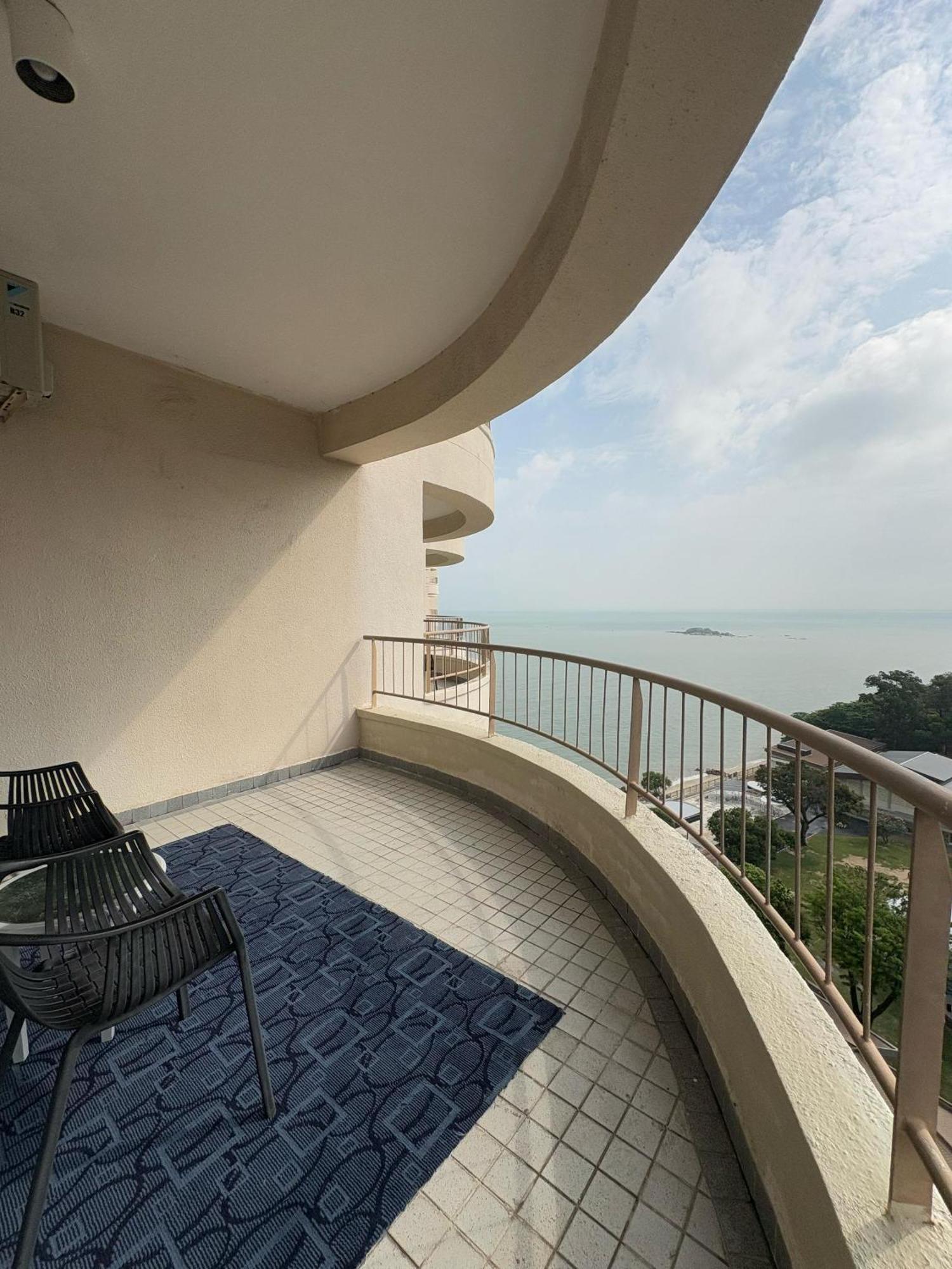 17 Jazz Sweet Beachfront Resort Танджунг-Бунга Экстерьер фото